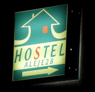 Хостелы Hostel Aleje 28 Краков Кровать в общем 8-местном номере-4